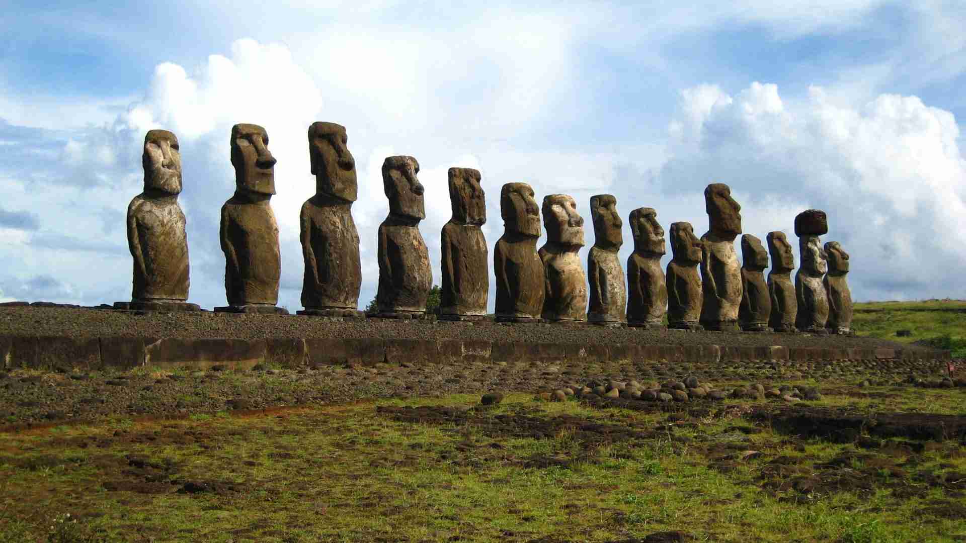 Misterios & Tesoros De Rapa Nui