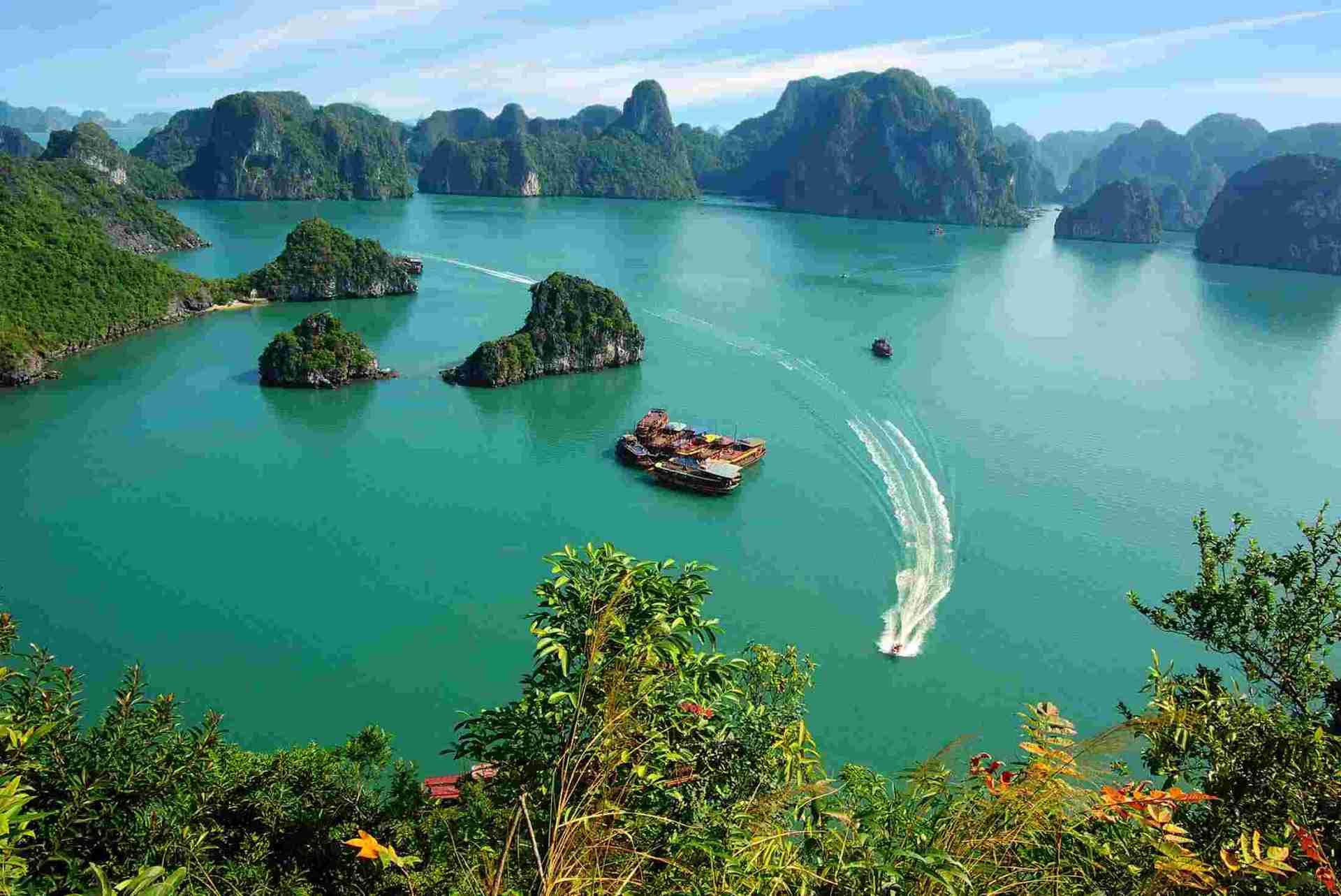 Vietnam Y Bahía De Halong